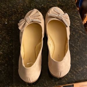 Gianni Bini tan flats